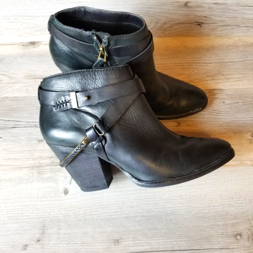 Dolce Vita Harlene Leather Bootie Ankle Boots